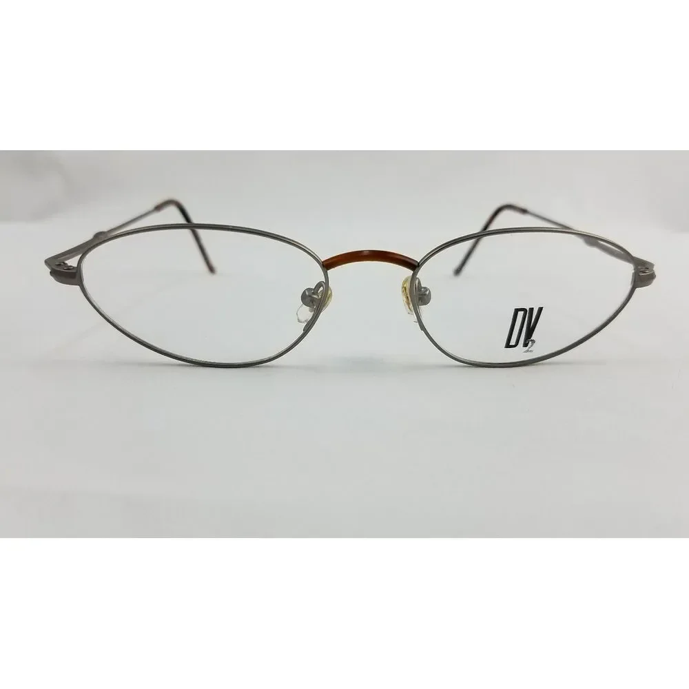 New Vintage De Ja Vu Eyewear Rx Frame w/case 890 Size:‎ 50-18-145 Color: Silver